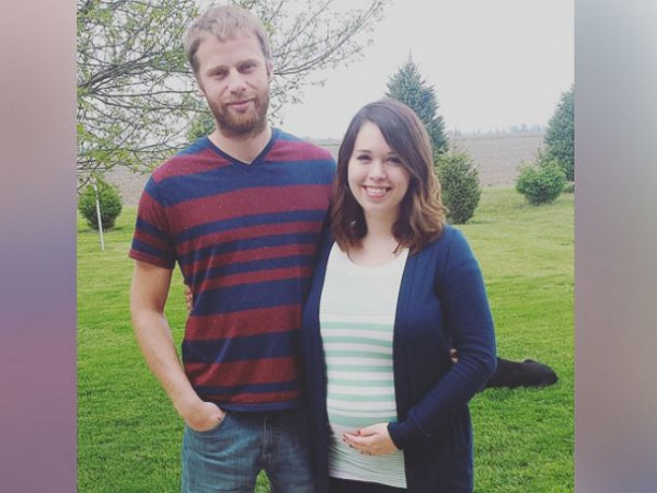 Уже беременна Мэйси Родеффер и ее муж.