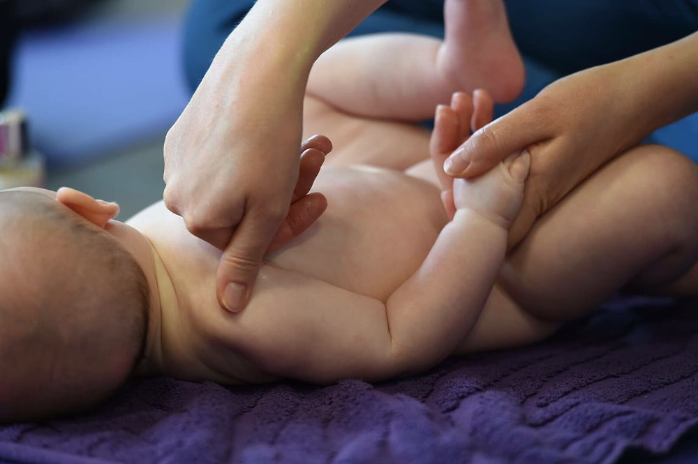 обучение массажу младенцам