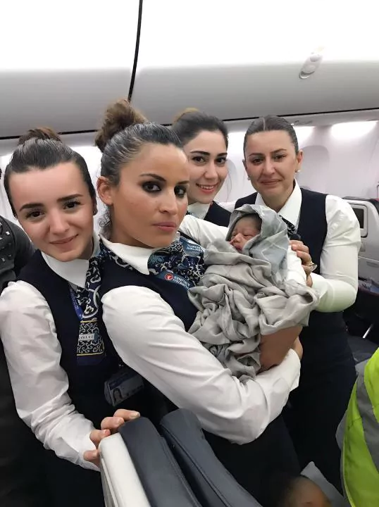 Ребенок родился в самолете