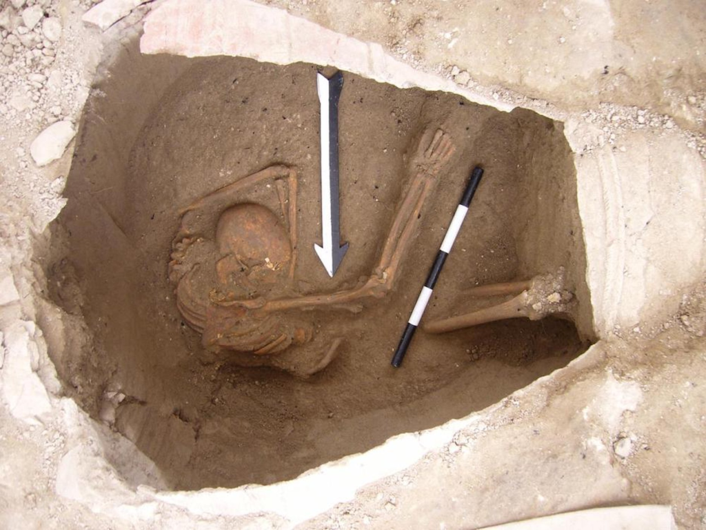 Курган, содержащий останки древнего жителя ханаанского города