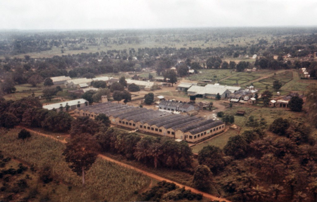 Хлопчатобумажная фабрика в селе Нзара на юге Судана, где работали первые заболевшие лихорадкой Эбола