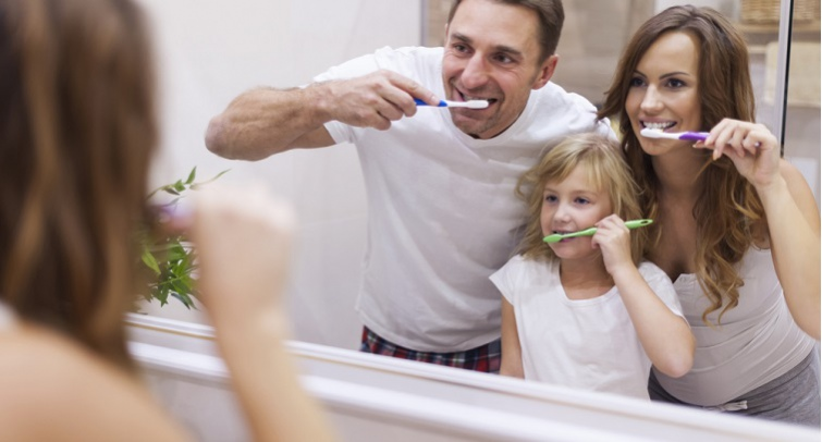 чистим зубы всей семьей