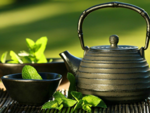 чай в глиняном чайнике