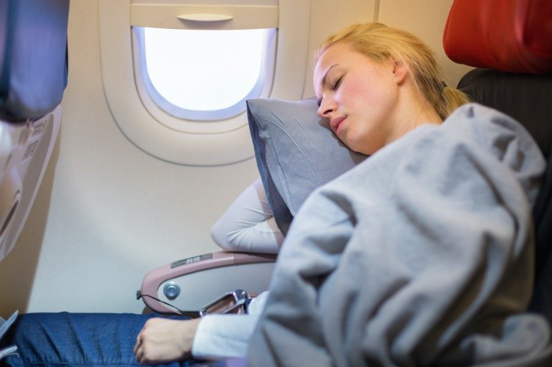 сон в самолете может быть нездоровым