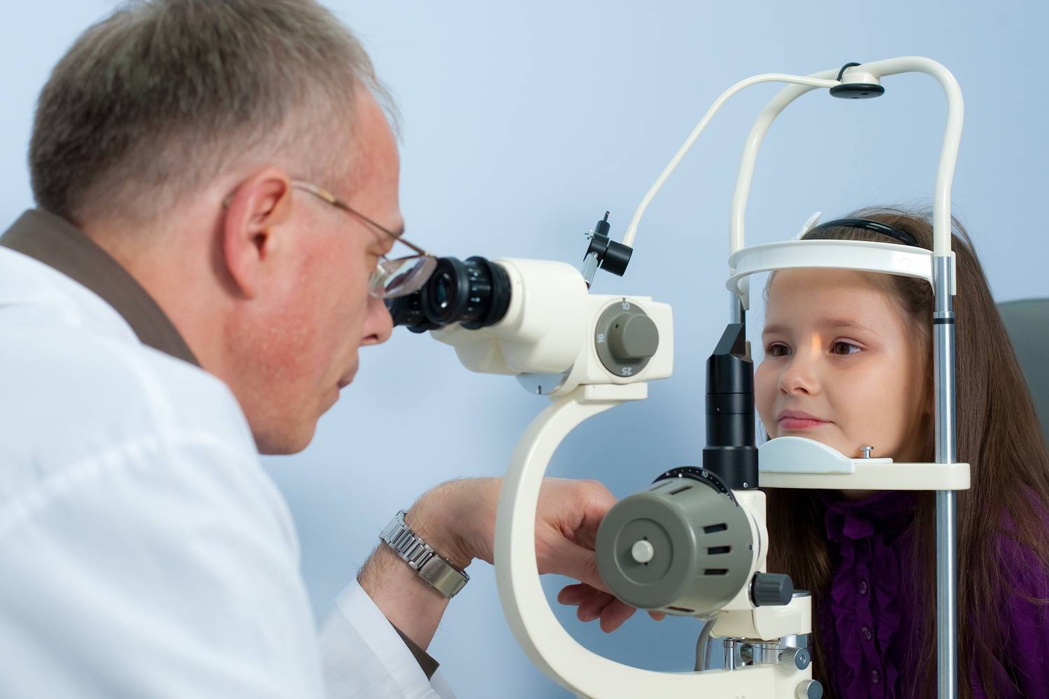 Что такое склеропластика глаз и особенности проведения процедуры у детей