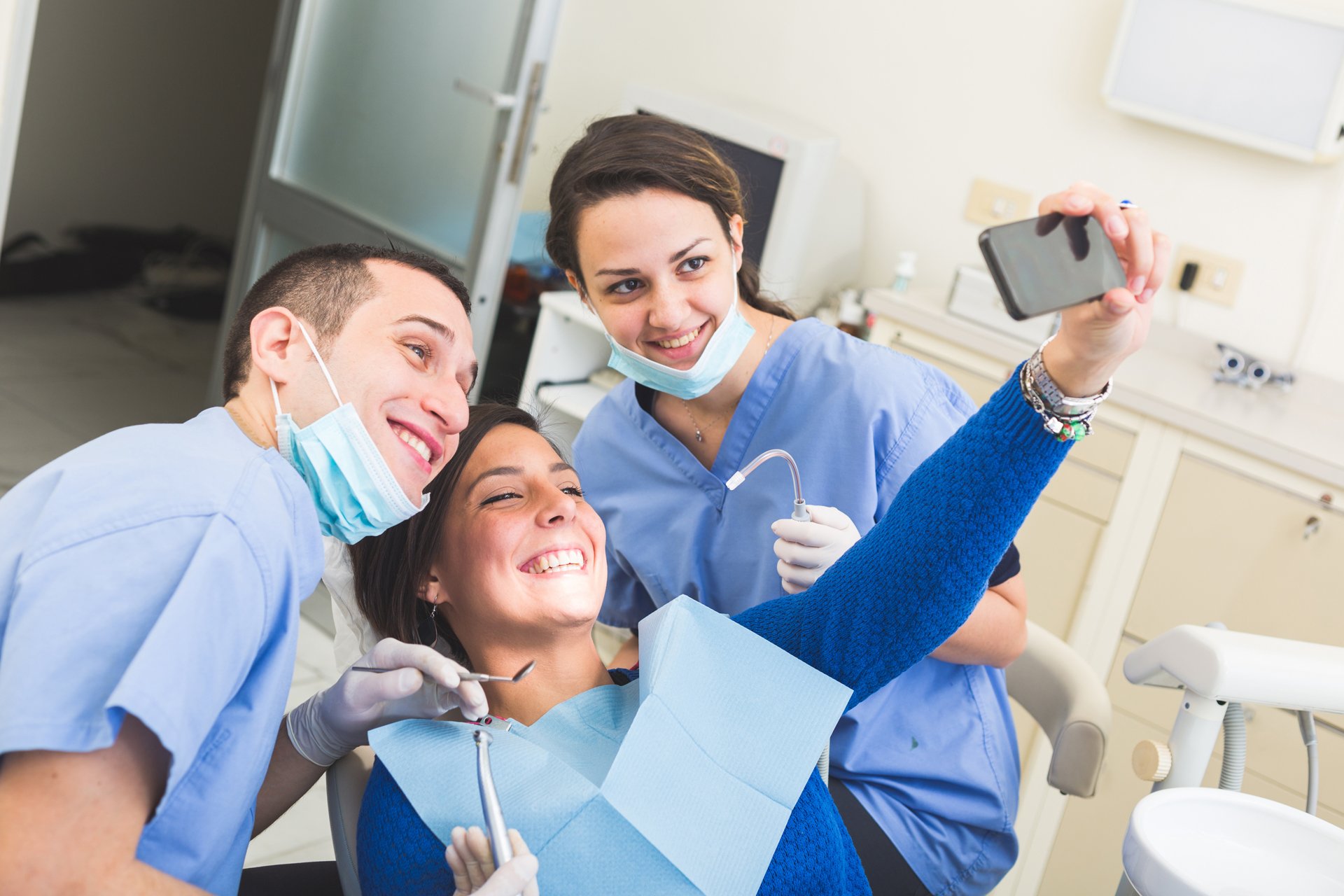 В чем преимущества платной стоматологии?