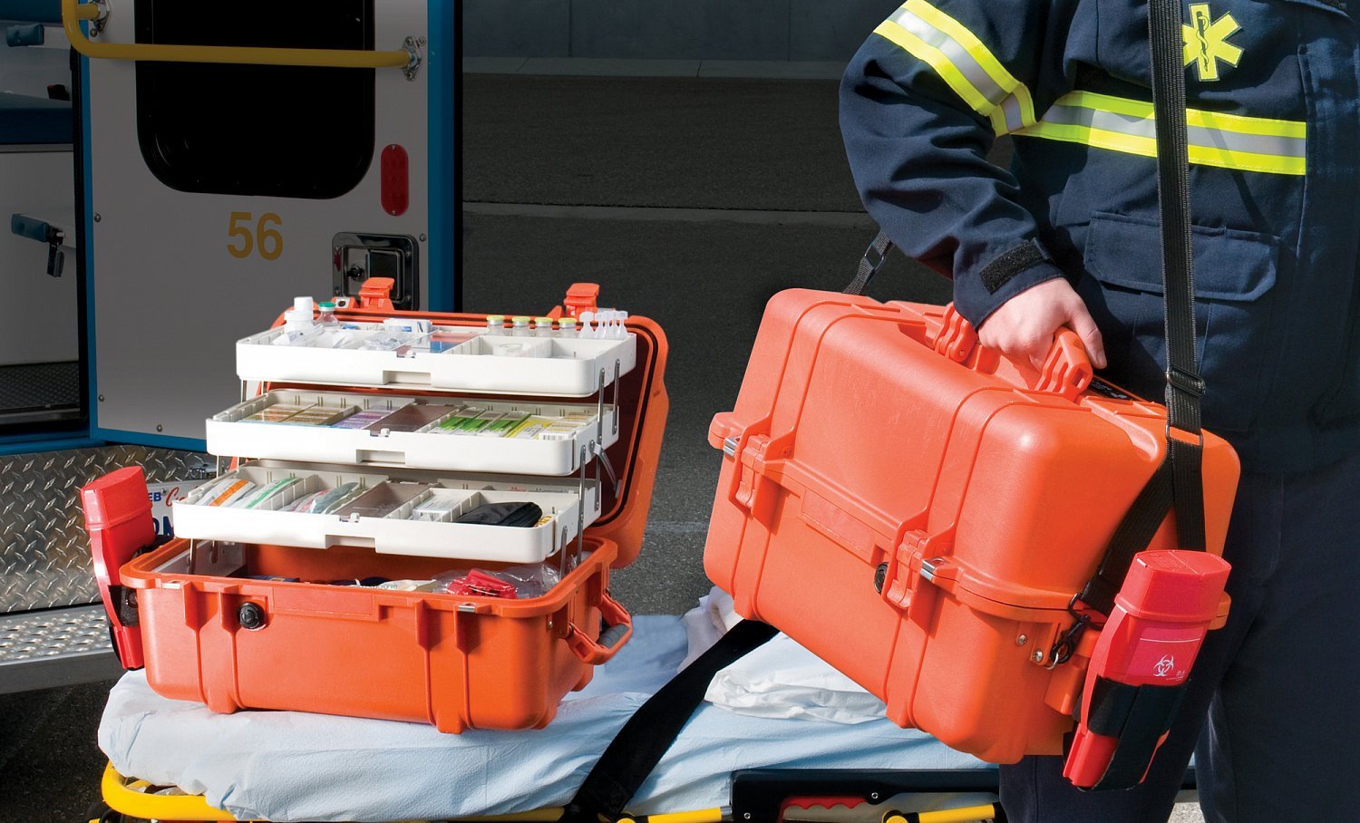 Укладка врача скорой медицинской. Кейс peli 1460 ems. Оранжевый чемоданчик скорой помощи. Медицинский чемодан для скорой. Чемодан фельдшера.